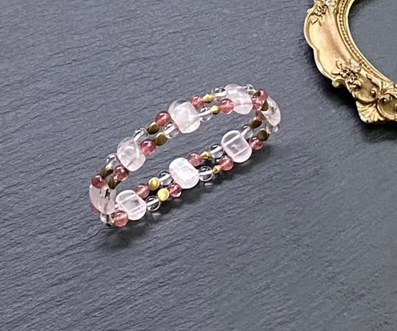 旺桃花愛情 旺人緣 貴人運- 粉晶x草莓晶x白水晶黃銅手排  手鍊