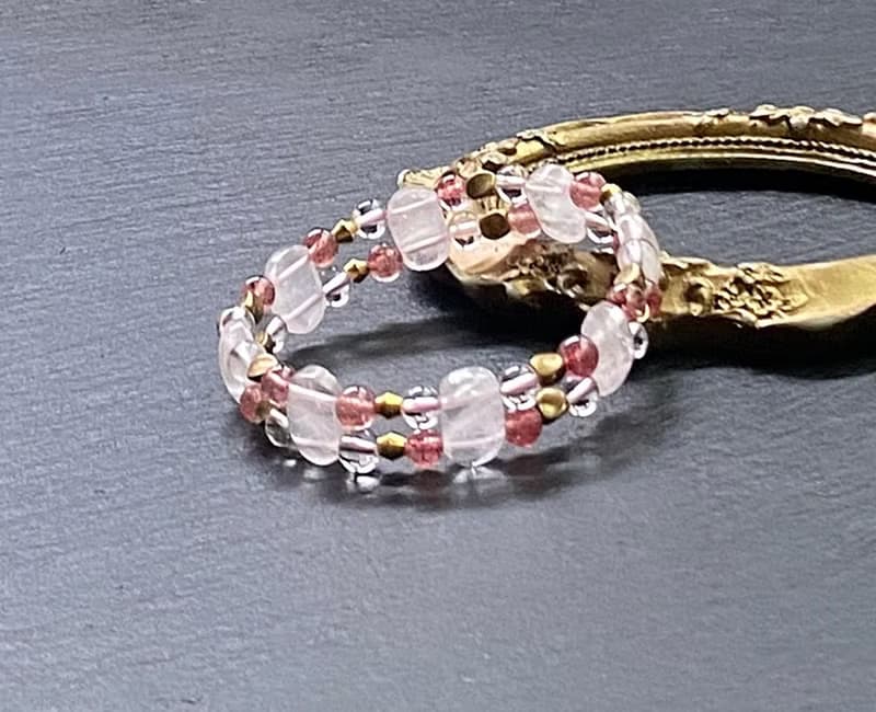 旺桃花愛情 旺人緣 貴人運- 粉晶x草莓晶x白水晶黃銅手排  手鍊