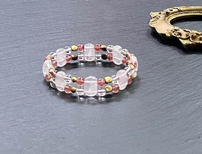 旺桃花愛情 旺人緣 貴人運- 粉晶x草莓晶x白水晶黃銅手排  手鍊