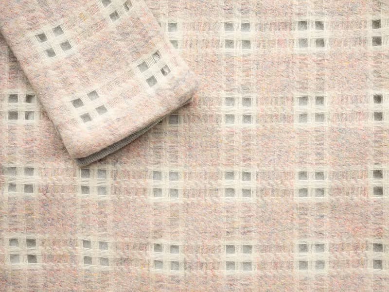 AMBER 系列 - 斑霞 * 粉膚色 混織毛料 簍空 圍巾 連帽圍巾