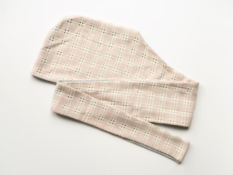 AMBER 系列 - 斑霞 * 粉膚色 混織毛料 簍空 圍巾 連帽圍巾