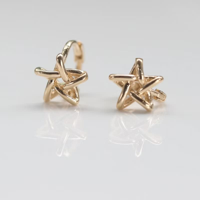 14K 手繪線條星星耳扣耳環(內徑 6mm)