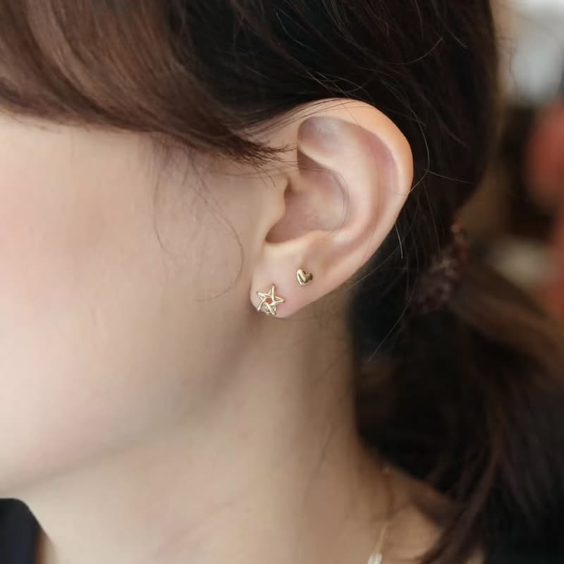 14K 手繪線條星星耳扣耳環(內徑 6mm)