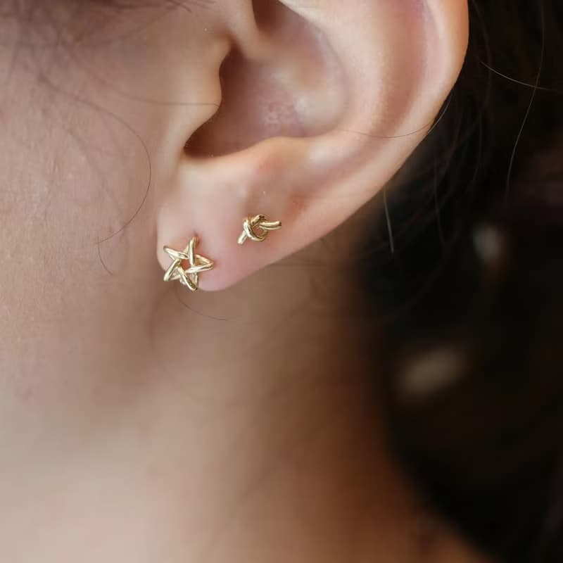 14K 手繪線條星星耳扣耳環(內徑 6mm)