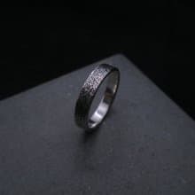 璀璨(黑) 純銀鍛敲戒指 - 寬4.5mm - 可免費修改戒圍一次