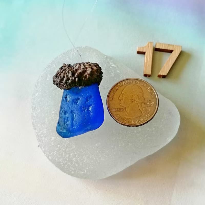 Christmas tree decorating ideas.Christmas Tree ornament.Bonfire sea glass Acorn