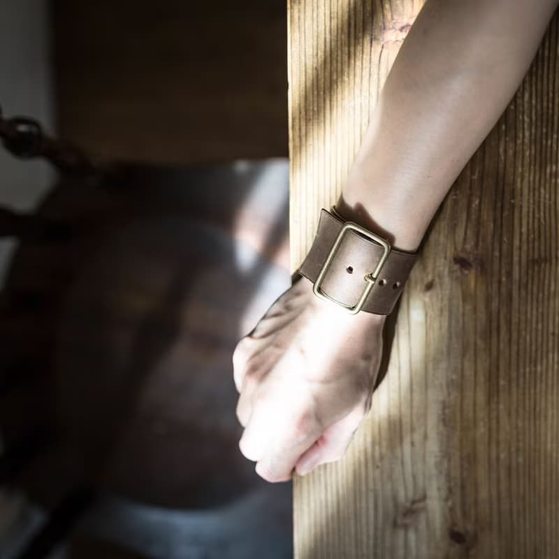 真鍮バックルレザーブレスレット / 珈琲モカ