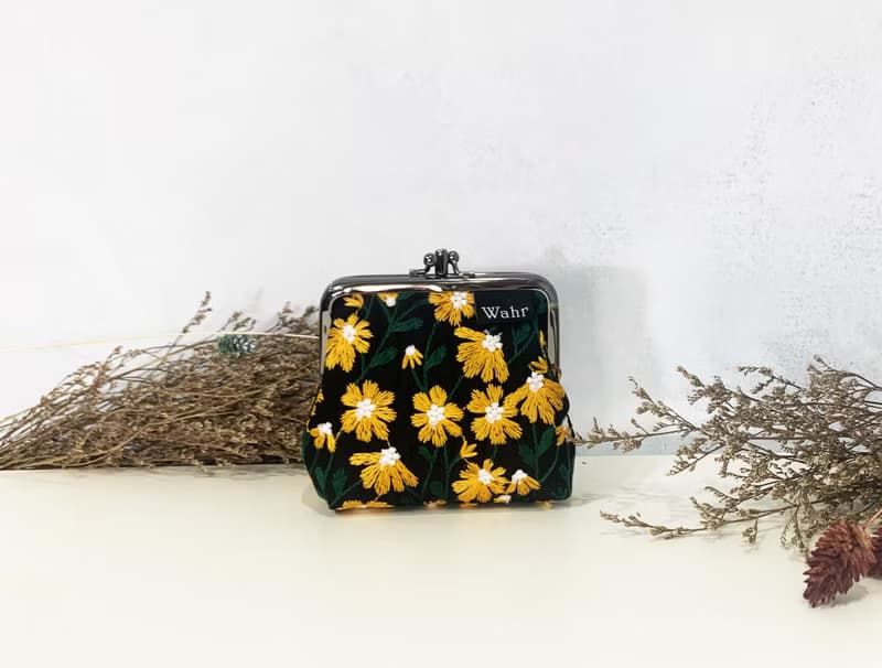 立體刺繡黑黃花 雙格 口金包 卡片包 隨身包 化妝包 雜物包 零錢