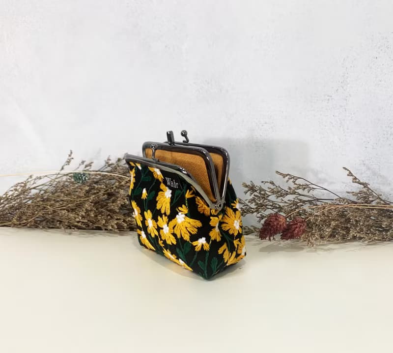 立體刺繡黑黃花 雙格 口金包 卡片包 隨身包 化妝包 雜物包 零錢