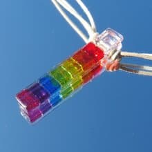 【Rainbow】虹色ガラス(にじ【ピンク入り】)ネックレス【受注制作】