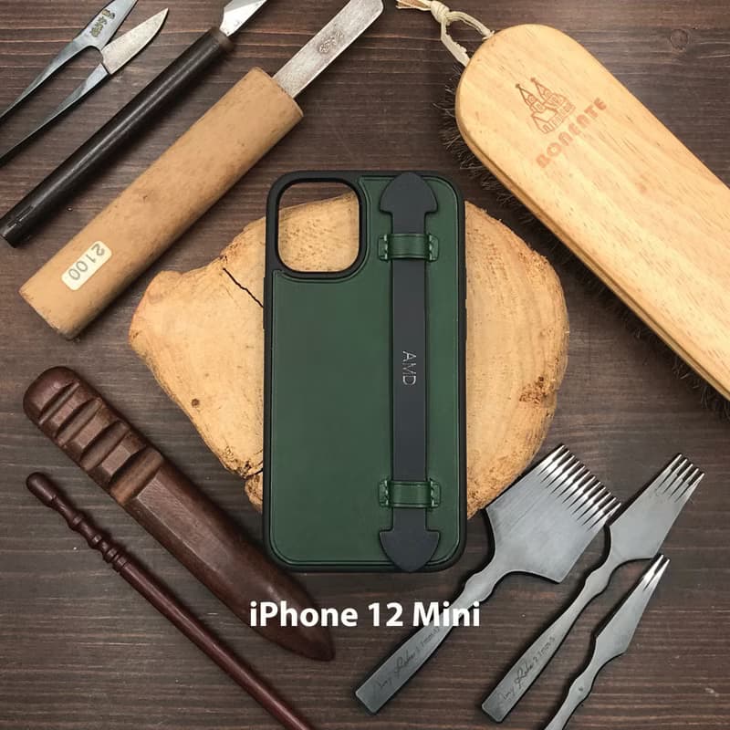 【iPhone手帶手機殼】綠色植鞣牛皮/防摔全包覆/輕鬆自拍