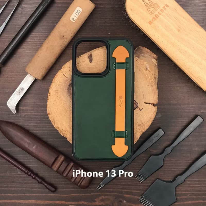 【iPhone手帶手機殼】綠色植鞣牛皮/防摔全包覆/輕鬆自拍
