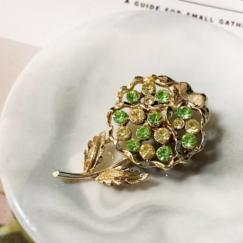 【西洋古董飾品】極閃黃綠系花卉 花束 捧花 漸層萊茵石 胸章胸針