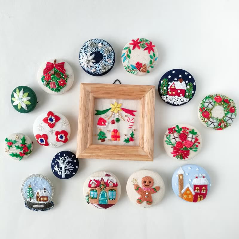 クリスマスの花束刺繍ブローチ