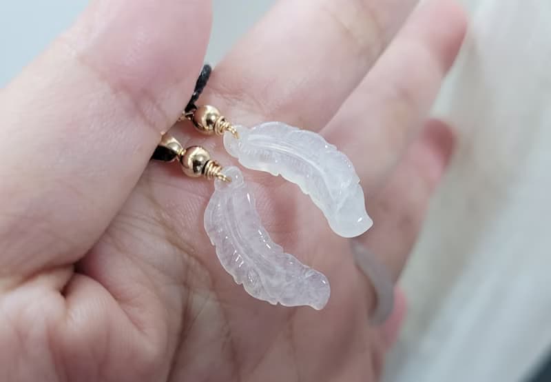 【親翠】天然翡翠 高冰起光純透羽毛皮繩鎖骨鏈 | 潔白恬淨清新