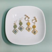 療癒收藏室 | 低調的草本集 小巧花草系牛油果綠淡黃手工軟陶耳環