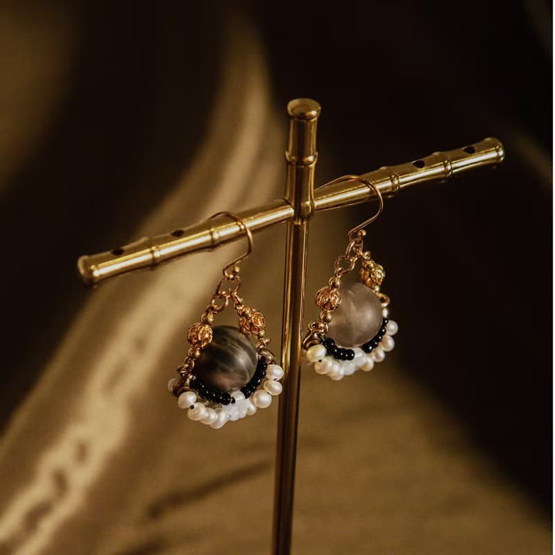 Solar Eclipse Tiara 日蝕后冠耳飾