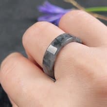 【求‧緣】冰烏雞翡翠角戒戒圈 | 國際14圍 | 天然緬甸玉翡翠A貨
