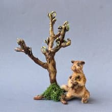 A family of tree-kangaroos. 7cm + 2,8 cm