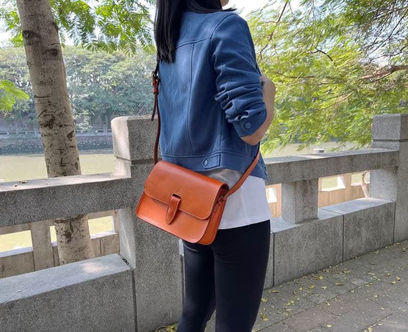 手作經典馬鞍包 原創復古郵差包 植鞣牛皮小方包 女士斜挎包 免費
