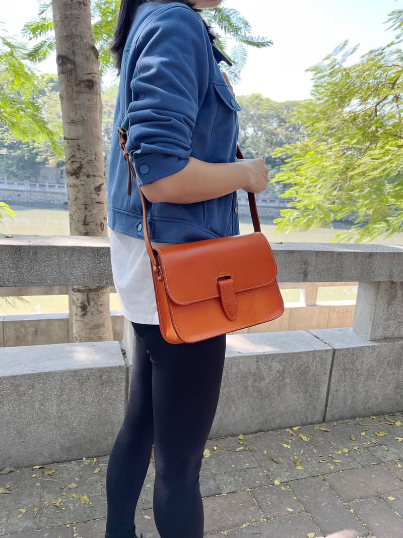 手作經典馬鞍包 原創復古郵差包 植鞣牛皮小方包 女士斜挎包 免費