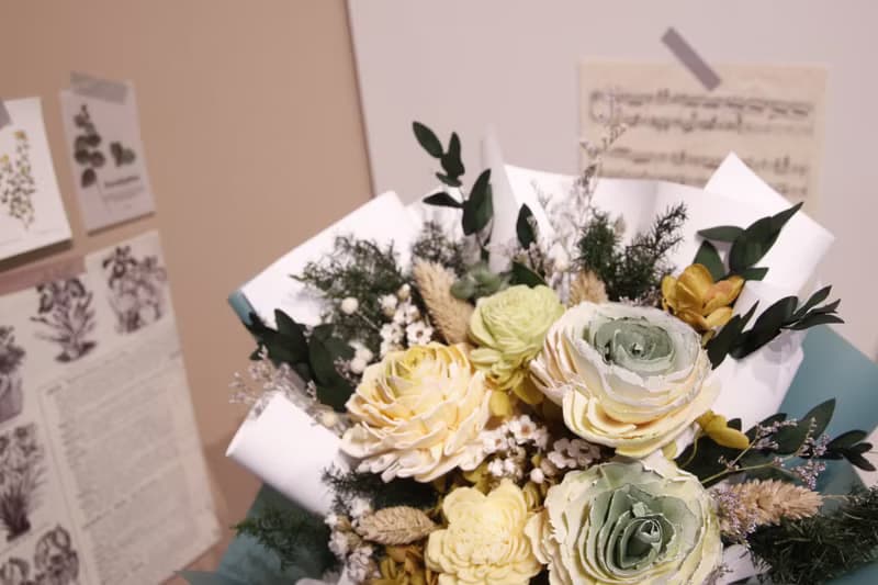 【中型索拉花束】— 橄欖綠花束