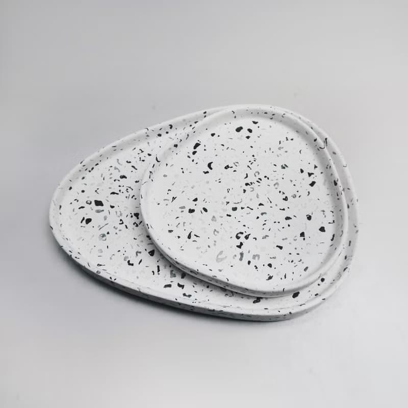 TERRAZZO 磨石子 | 經典黑白三角島嶼水泥托盤 & 玻璃鐘罩 (L)