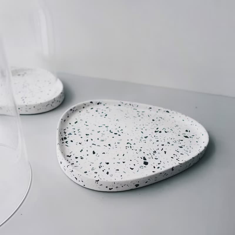 TERRAZZO 磨石子 | 經典黑白三角島嶼水泥托盤 & 玻璃鐘罩 (L)