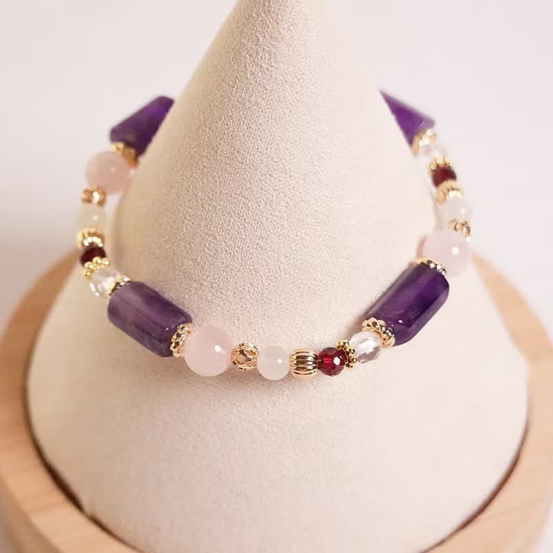 目不轉睛│紫水晶  粉晶 紅石榴石 白水晶 月光石 水晶手鍊