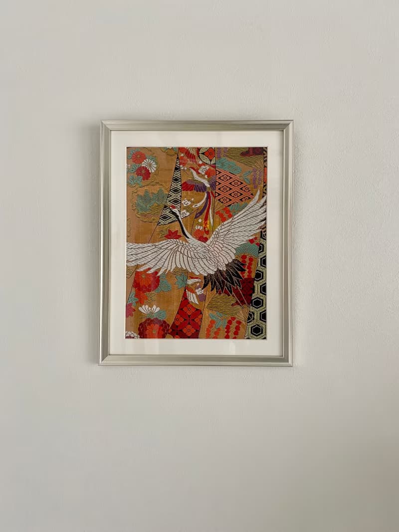 額装049　刺繍着物 鶴 和モダン 和風インテリア プレゼント 結婚祝 新築祝 長寿祝 縁起物 額装インテリア made in japan