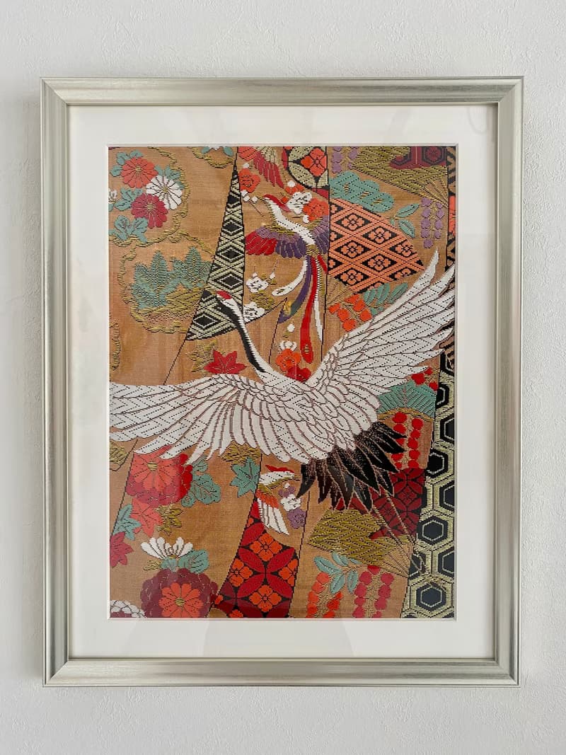 額装049　刺繍着物 鶴 和モダン 和風インテリア プレゼント 結婚祝 新築祝 長寿祝 縁起物 額装インテリア made in japan