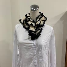 手作冬天圍巾。。波浪圍巾。黑/白/米白三色搭配