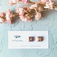 淡い ピンク 美濃焼 タイル 金継ぎ ライン ピアス イヤリング ノンホールピアス スクエア 小ぶり 小さい シンプル 四角 華やか 上品