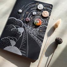 (時空旅行)手繪筆記本 聖誕交換禮物 插畫日記本 文具周邊 質感書