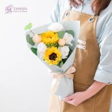 金黃向陽湖綠花束