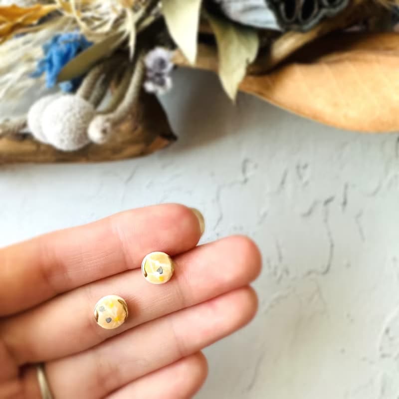 【再販】オレンジ ヨーヨー 金継ぎ 陶器 ピアス ノンホールピアス イヤリング 橙 お祭り 夏 夏祭り 祭り 水風船 和 小ぶり 小さい シンプル ギフト