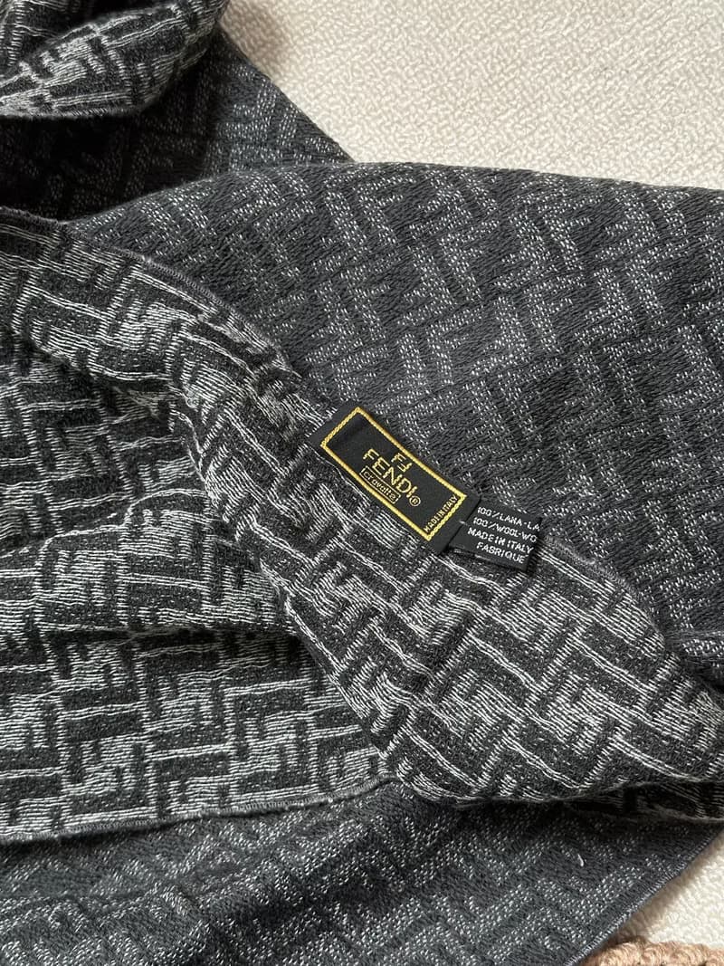 FENDI 芬迪 羊羔毛 深灰色 圍巾 / 披肩