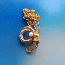 Vintage Jewelry 西洋古董飾品 立體 優雅仿珠小花束 別針