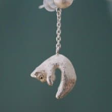 風船と旅する脱力猫ピアス 片耳