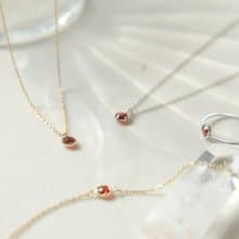 石榴石小圓片純銀手鍊_1月誕生石。生日禮物。特色。天然石