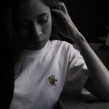 Bee happy /  上衣  刺繡 T-SHIRT  (中性版)