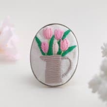 ピンクのチューリップ花束刺繍ブローチ