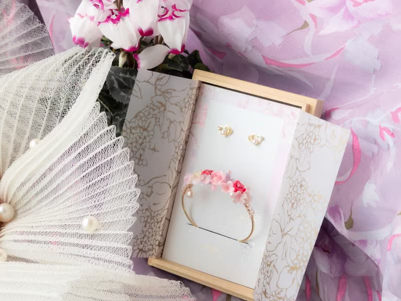 情人節套裝 : 鍍14K金愛心925純銀耳釘 及 玫瑰鍍玫瑰金花束手鐲