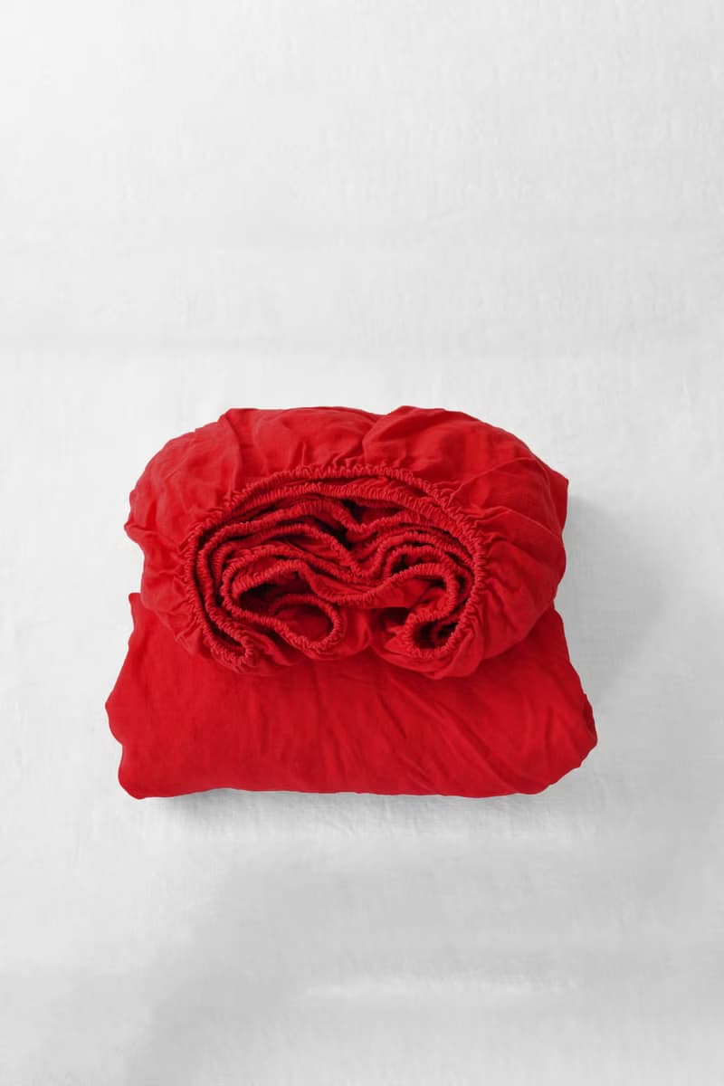 Scarlet red linen fitted sheet / Softened linen bed sheet / Deep pocket