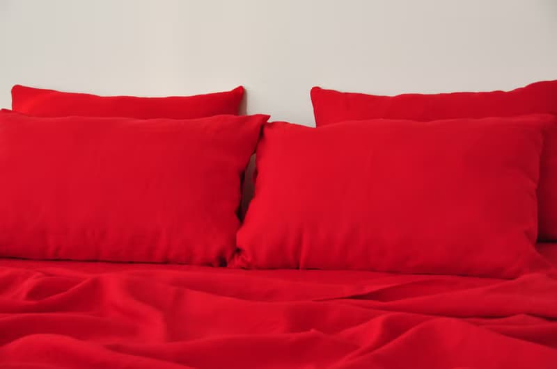 Scarlet red linen fitted sheet / Softened linen bed sheet / Deep pocket