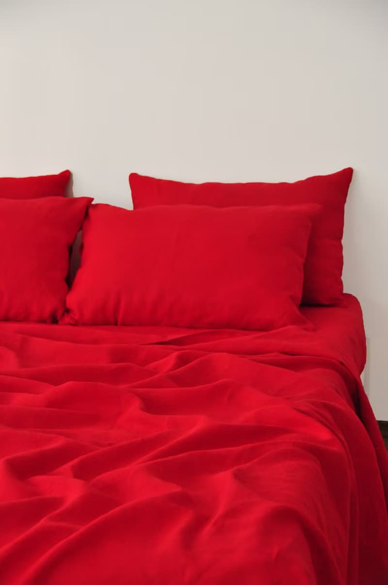 Scarlet red linen fitted sheet / Softened linen bed sheet / Deep pocket