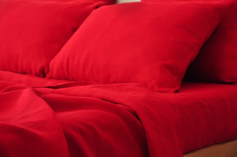 Scarlet red linen fitted sheet / Softened linen bed sheet / Deep pocket