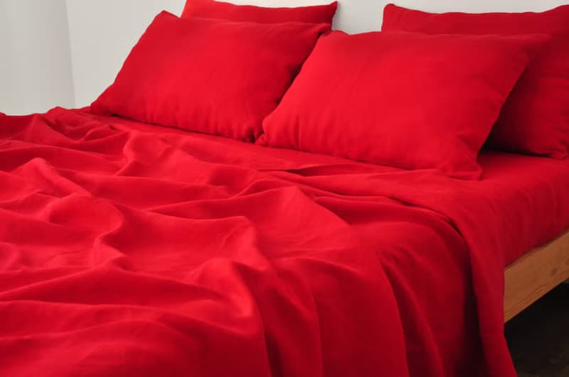 Scarlet red linen fitted sheet / Softened linen bed sheet / Deep pocket