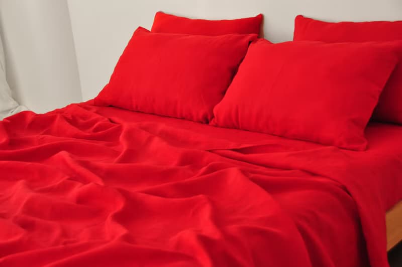 Scarlet red linen fitted sheet / Softened linen bed sheet / Deep pocket