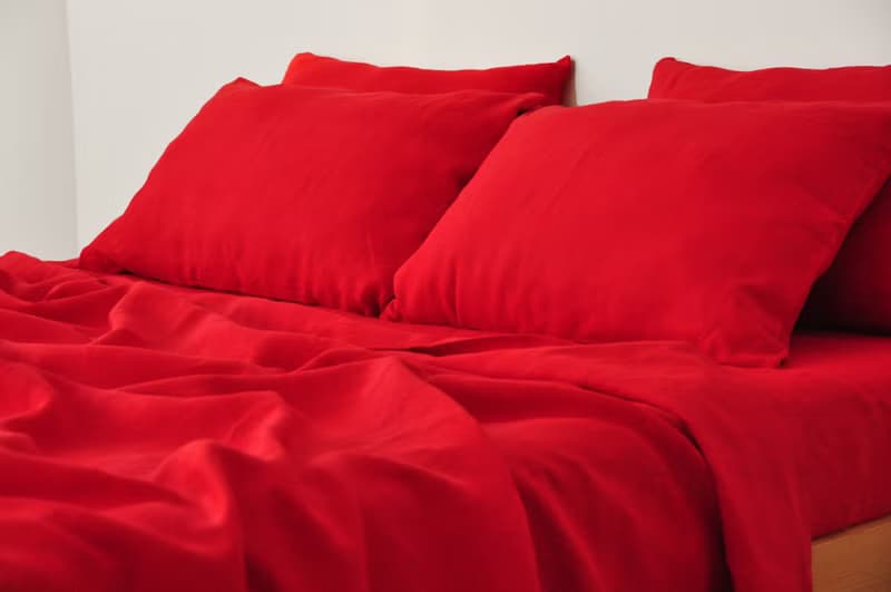 Scarlet red linen fitted sheet / Softened linen bed sheet / Deep pocket